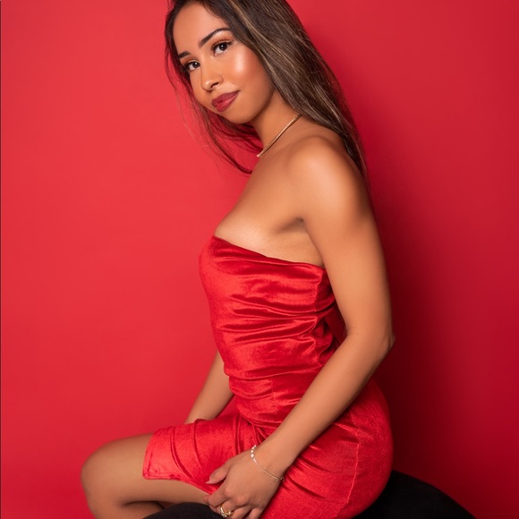 Pretty little thing Red velvet mini dress - Picture 5 of 8